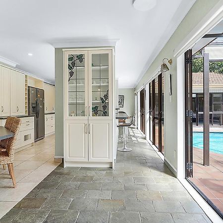 Wow, Spacious Home With A Pool هاملتون المظهر الخارجي الصورة
