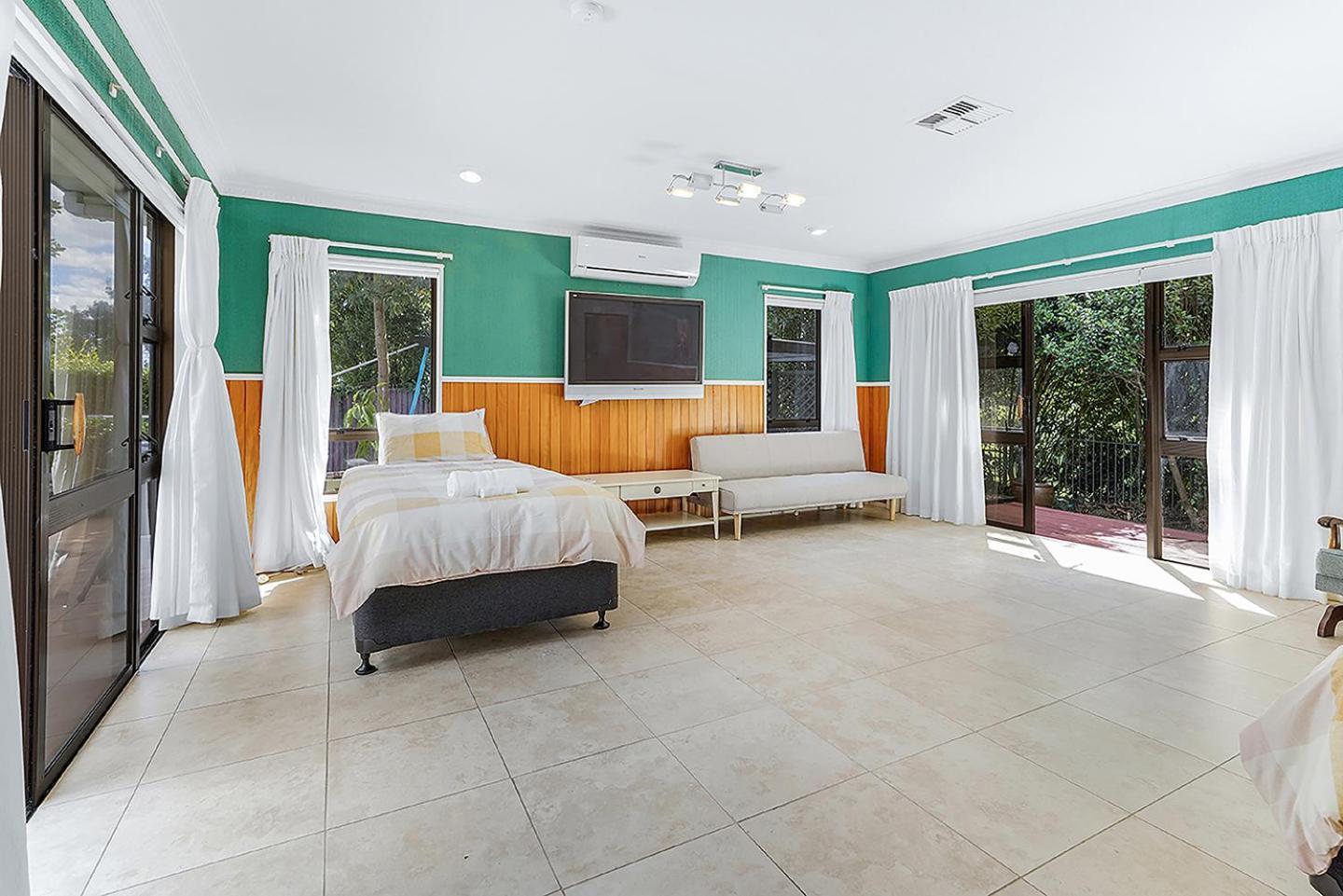 Wow, Spacious Home With A Pool هاملتون المظهر الخارجي الصورة